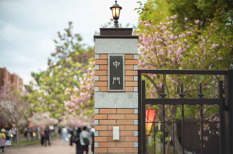 造幣局の桜の通り抜け 中門