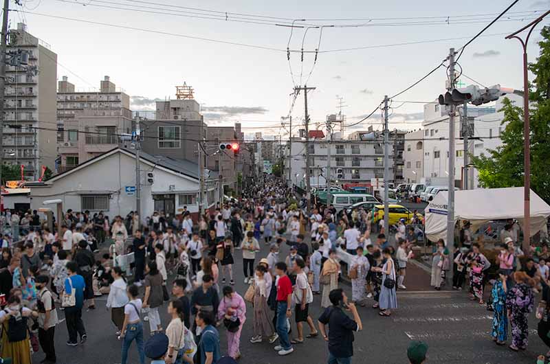 第35回なにわ淀川花火大会2023 中央階段出入口