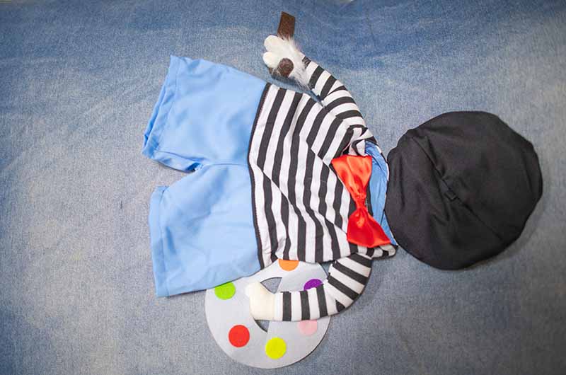 dog costume画家
