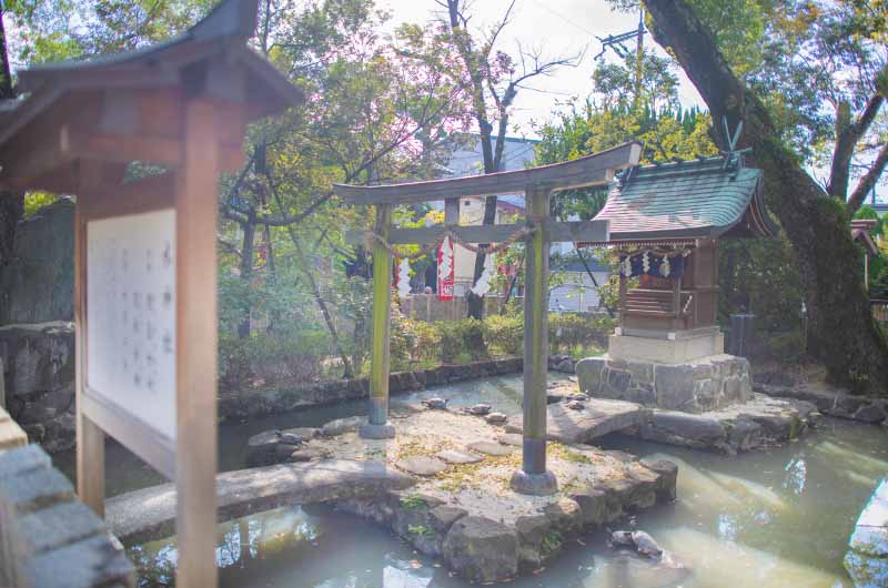 石切劔箭神社の水神社