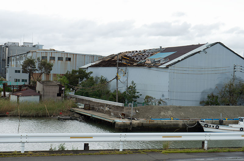 台風21号で飛ばされた屋根