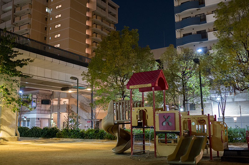 尼崎駅の空中庭園と公園