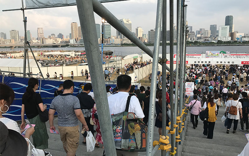 Crowd of people heading to Naniwa Yodogawa Fireworks Spectacular