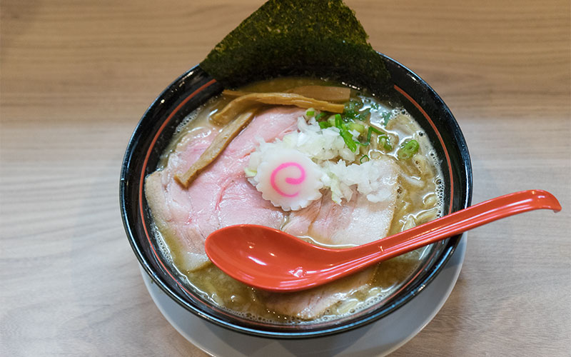 Pork bone and sea food stock soup ramen in Tuskamoto Ippai