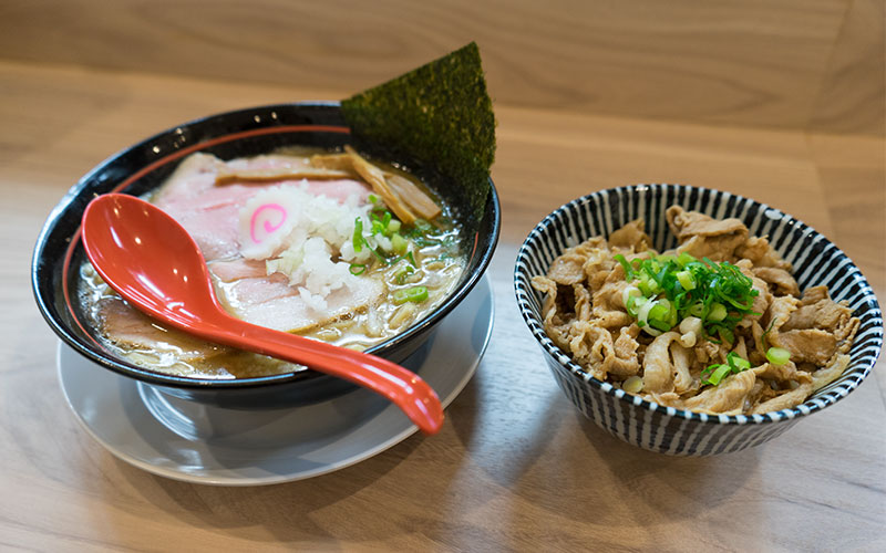Pork bone and sea food stock soup ramen and Pork bowl in Tsukamoto Ippai