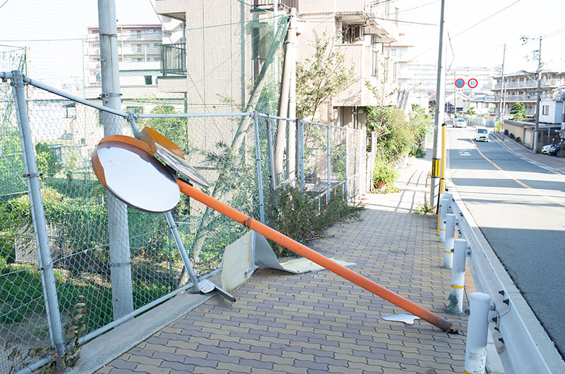 Road reflector toppled over due to typhoon 21