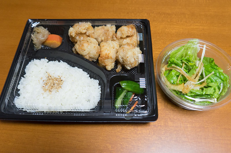 Fried chicken lunch set of restaurant Tritei