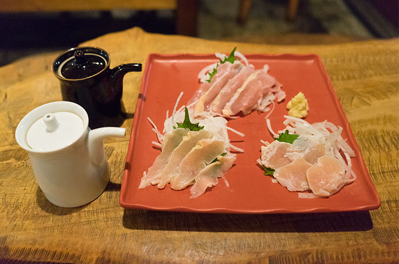 Chicken sashimi set in restaurant Shirogane Tritei