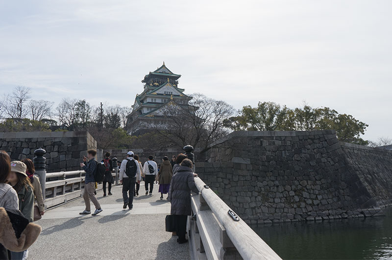 Osaka Castle from Gokuraku bridge