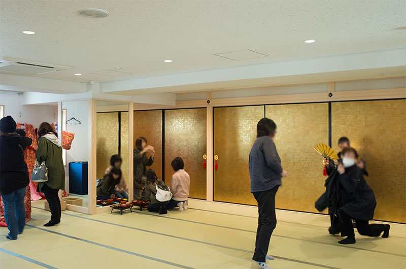 Dress-up area wearing kimonos and armor at third floor of Amagasaki Castle