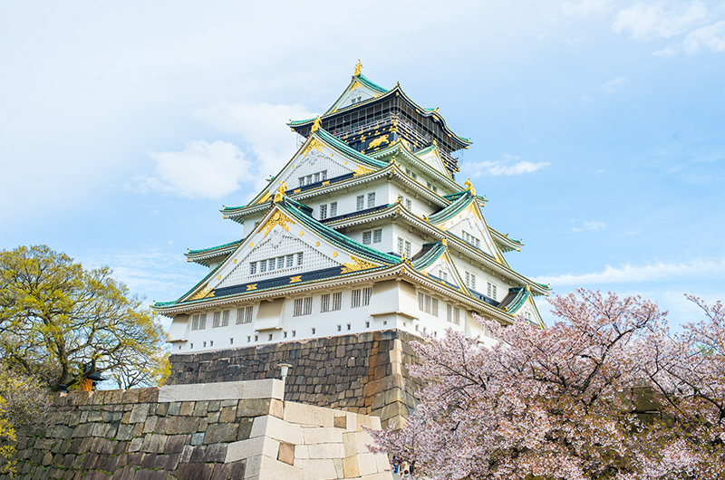 Cheery trees and Tenshu, summit of Osaka Castle, seen from Yamazatoguchi-Demasugata