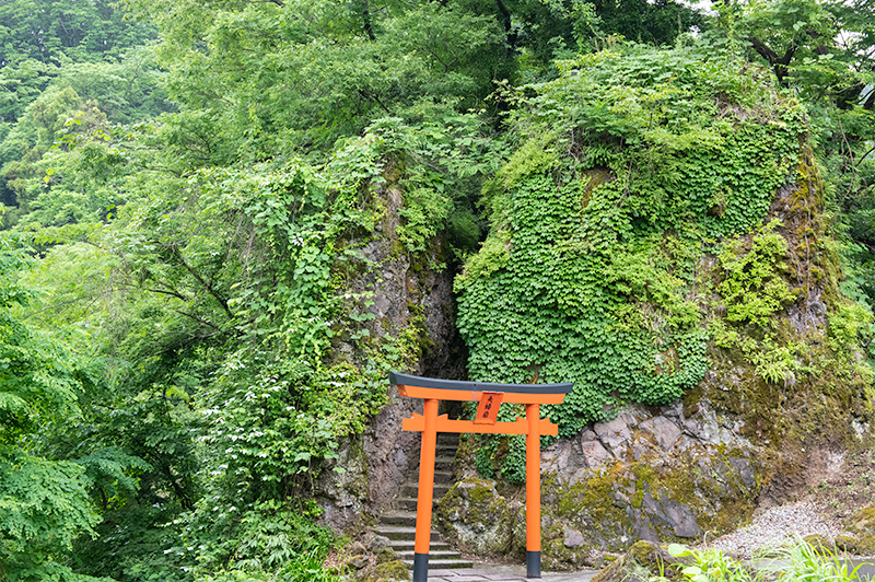 Meoto Iwa in Ohiwasan Nissekiji