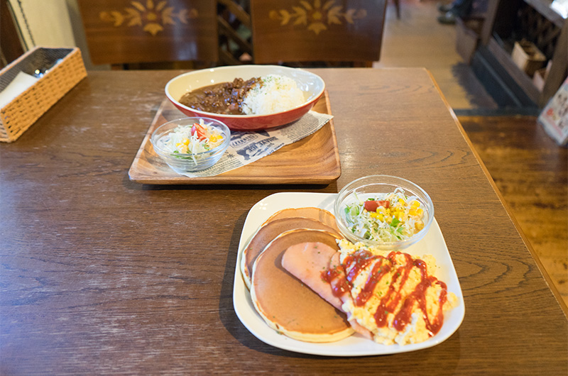 Hayashi rice set for lunch and Fluffy scrambled egg pancakes of Living Cafe