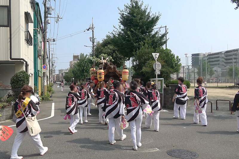 Medium float near Nishiyodo Junior High School