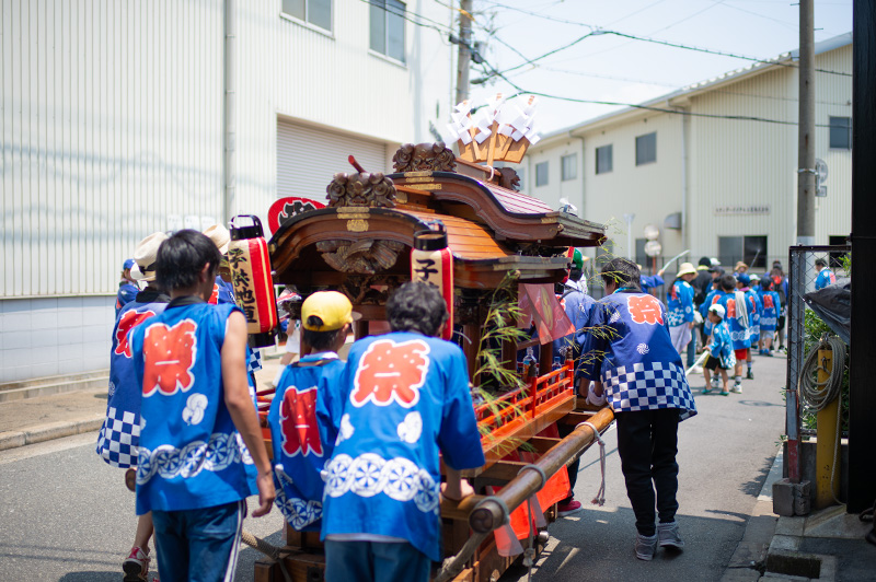 Danjiri by children in Fukusumiyoshi Shrine