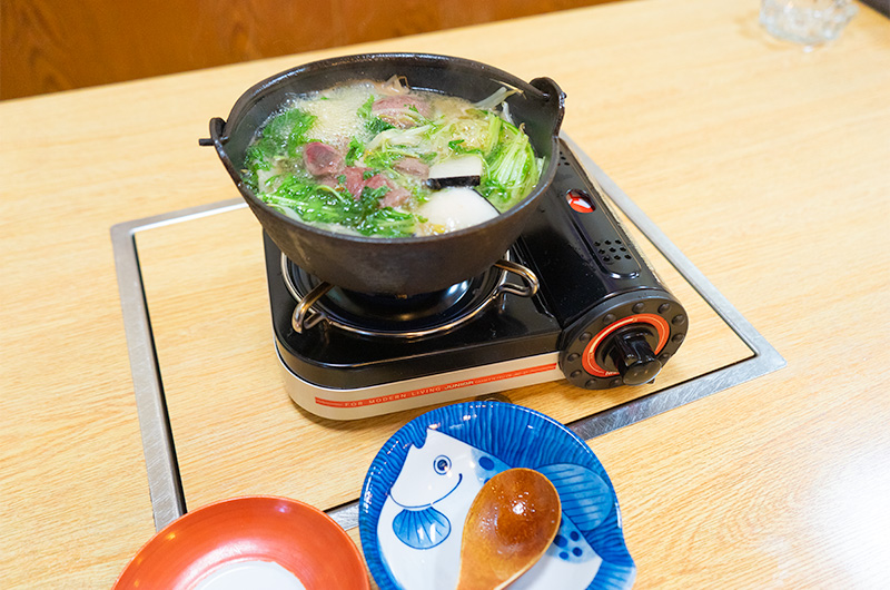 Mini hot pot of whale meat in Sushi Bar Kuroshiwa