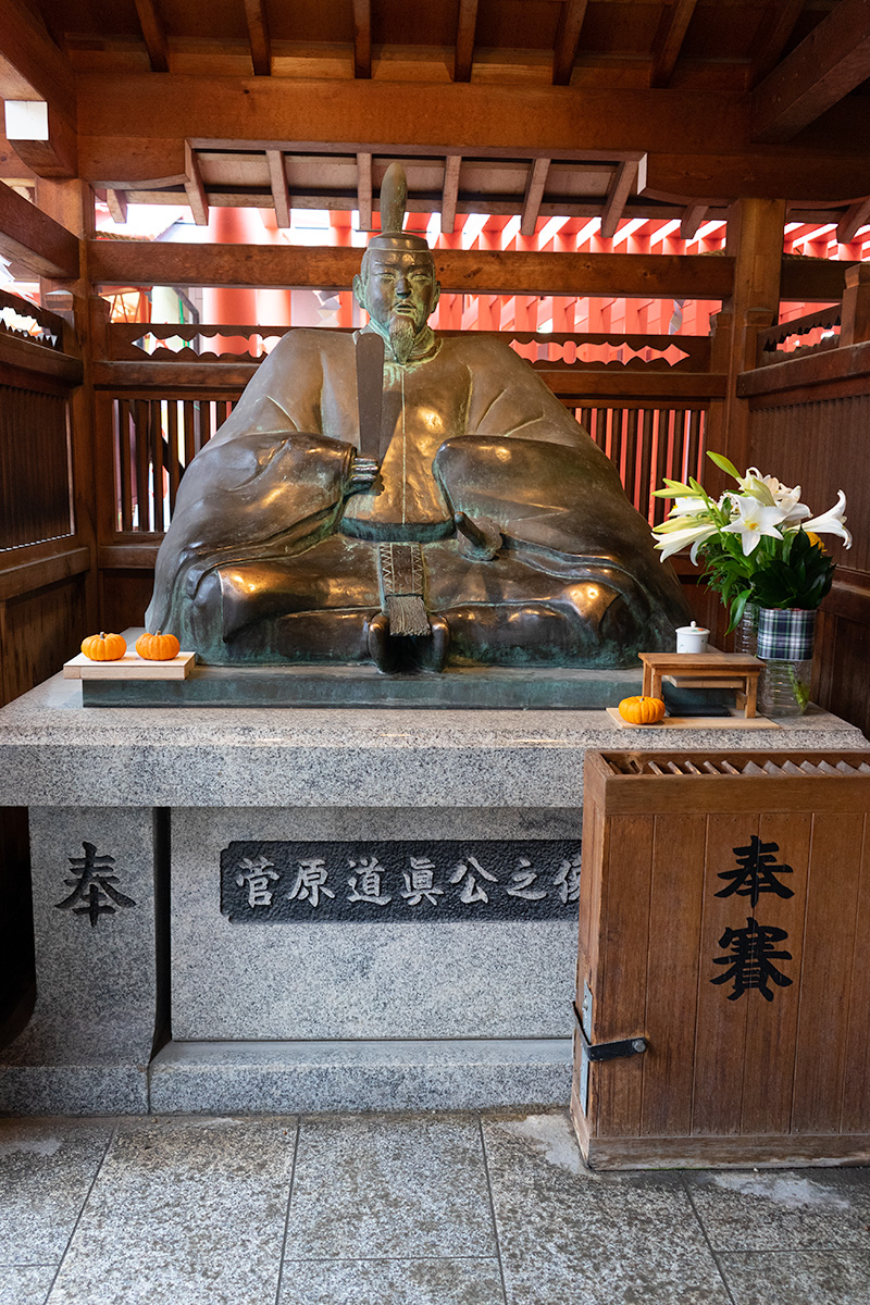 Statue of Michizane Sugawara in Hattori Shrine