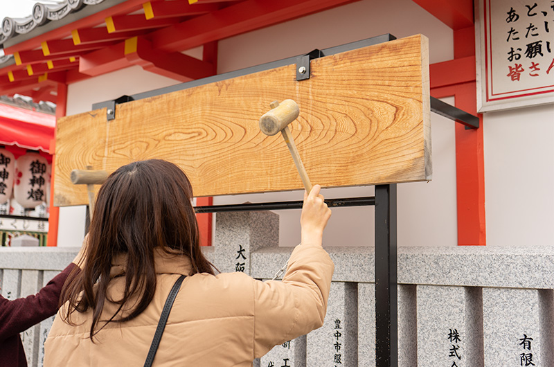 Hitting board in God Ebisu at Hattori Shrine