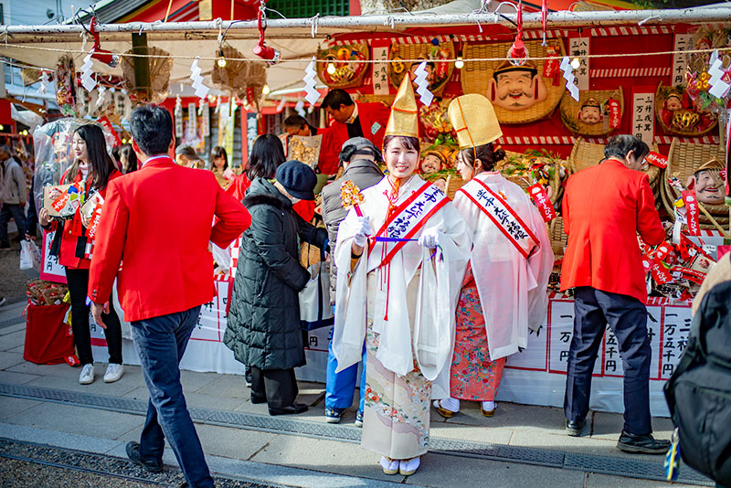 Shrine maiden in festival of God Ebisu Toyonaka at Hattori Shrine in second year of Reiwa (2020)