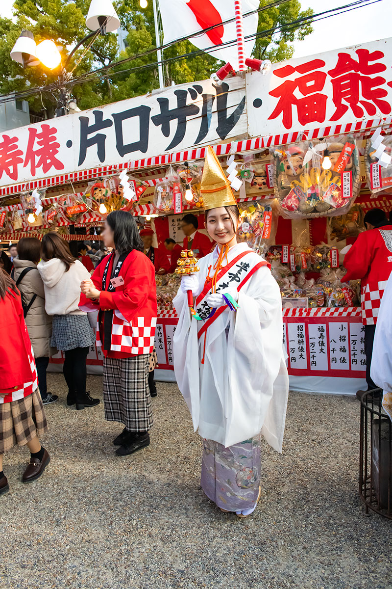 Shrine maiden in festival of God Ebisu Toyonaka at Hattori Shrine in second year of Reiwa (2020)