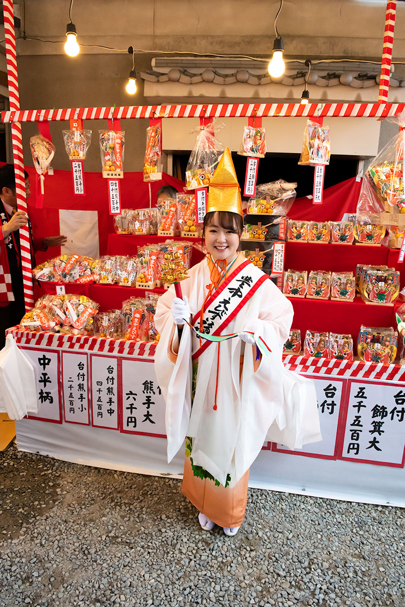 Shrine maiden in festival of God Ebisu Toyonaka at Hattori Shrine in second year of Reiwa (2020)