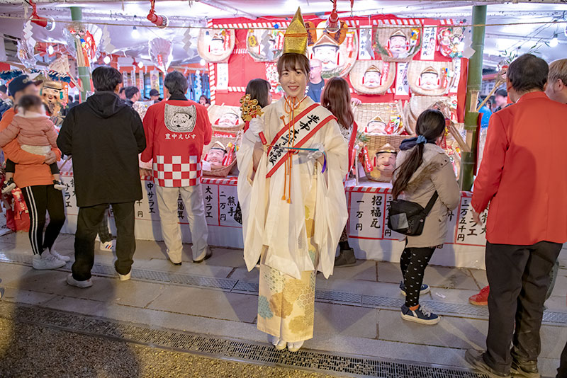 Shrine maiden in festival of God Ebisu Toyonaka at Hattori Shrine in second year of Reiwa (2020)