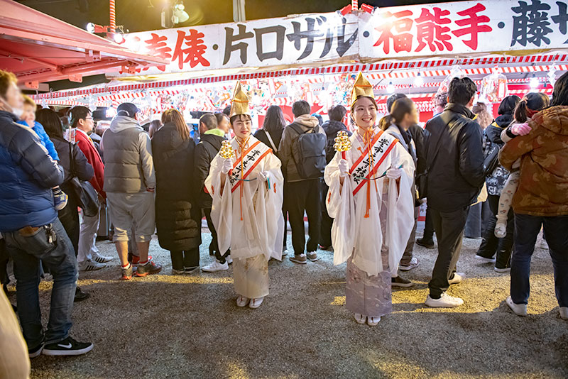 Shrine maiden in festival of God Ebisu Toyonaka at Hattori Shrine in second year of Reiwa (2020)