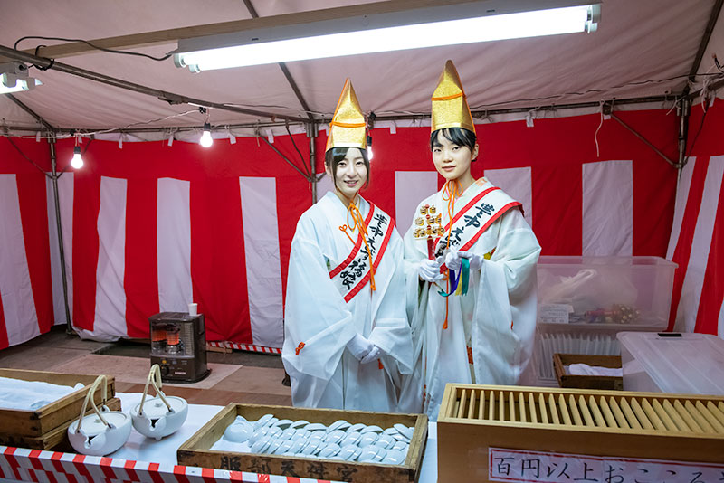 Shrine maiden in festival of God Ebisu Toyonaka at Hattori Shrine in second year of Reiwa (2020)