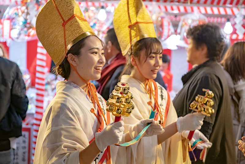 Shrine maiden in festival of God Ebisu Toyonaka at Hattori Shrine in second year of Reiwa (2020)