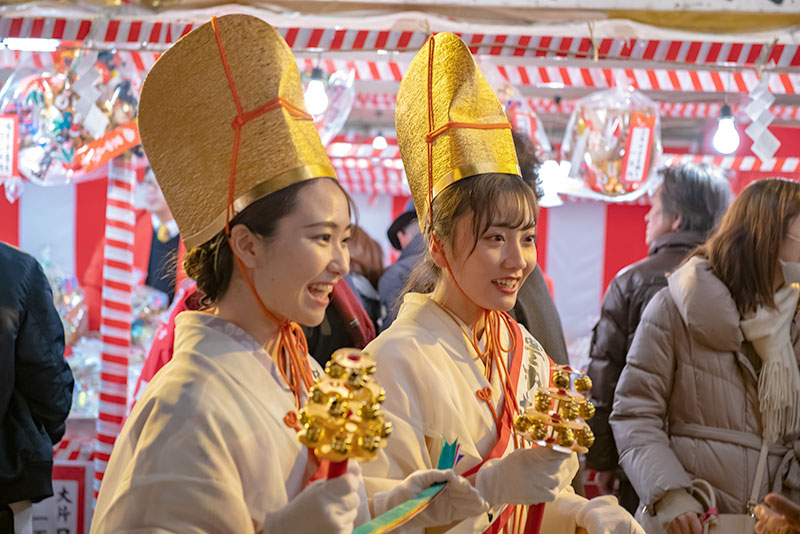 Shrine maiden in festival of God Ebisu Toyonaka at Hattori Shrine in second year of Reiwa (2020)