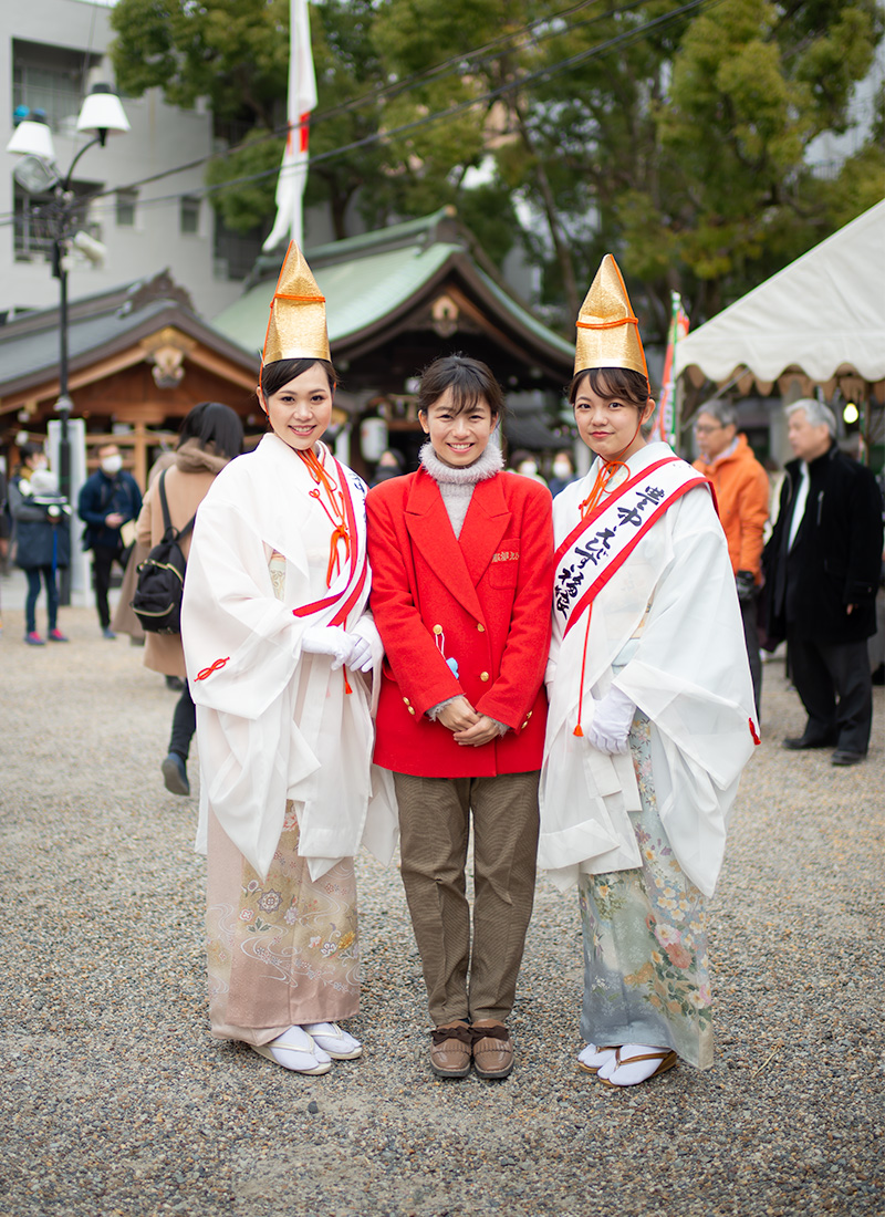 Shrine Maidens and Azumi Iizuka, musical actress, at Setsubun festival of Hattori Shrine in second year of Reiwa