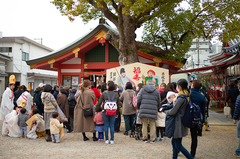 Photo session with Demons at Setsubun festival of Hattori Shrine in second year of Reiwa