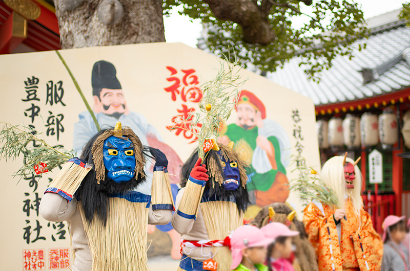 Photo session with Demons at Setsubun festival of Hattori Shrine in second year of Reiwa